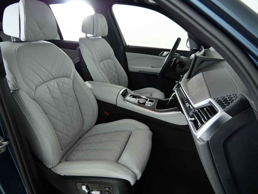 Thumbnail: 2026 BMW X5 - 21