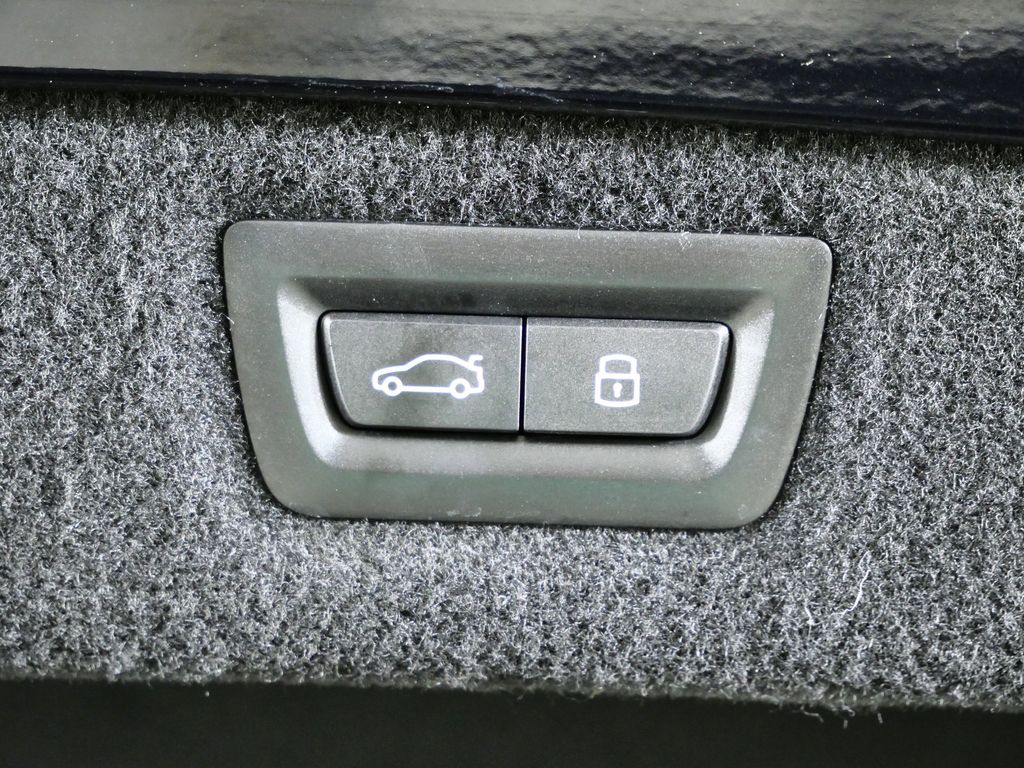 Thumbnail: 2024 BMW 8 Series - 31