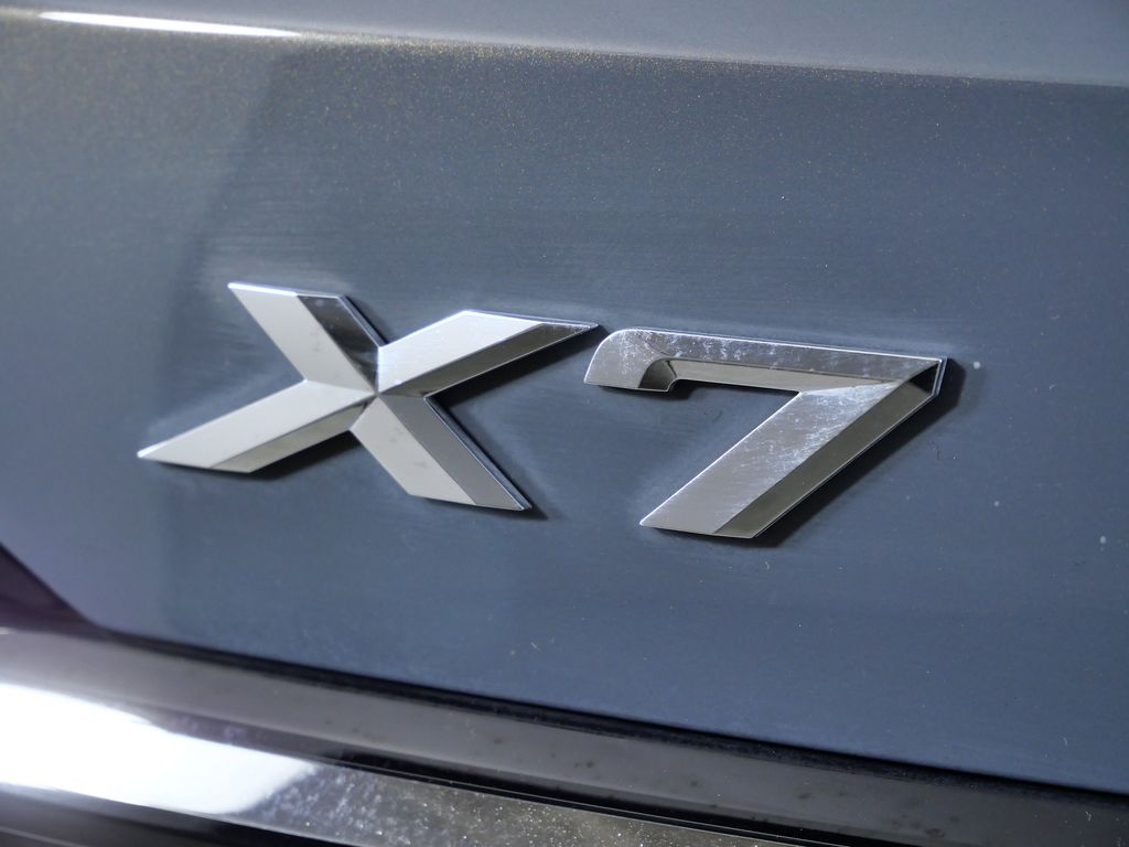 Thumbnail: 2025 BMW X7 - 16