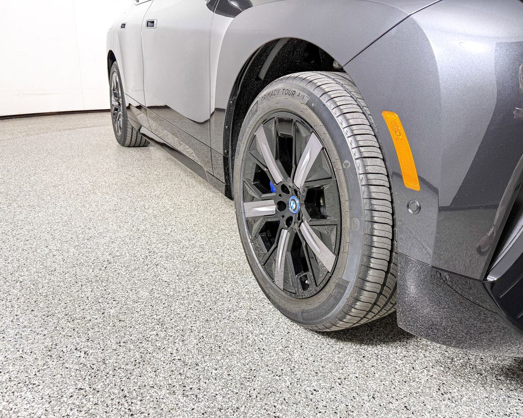 2025 BMW iX xDrive50 9