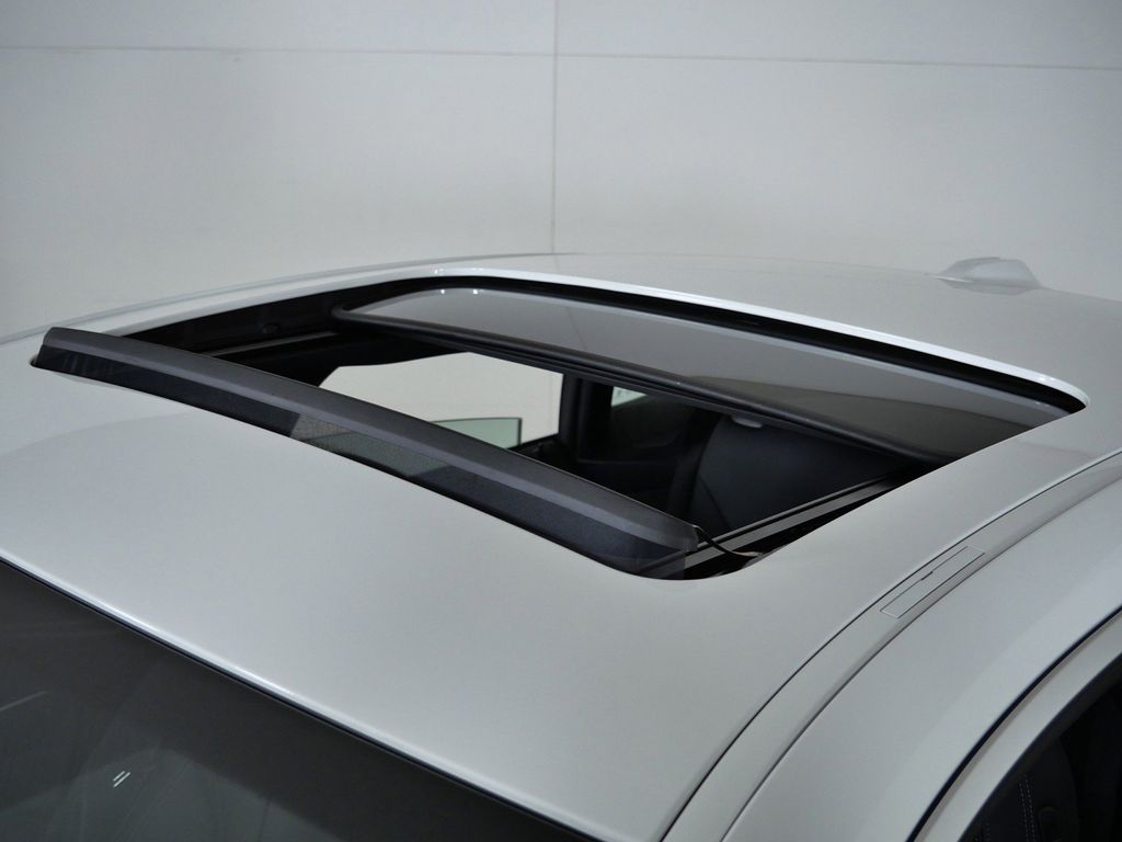 Thumbnail: 2026 BMW i4 - 18