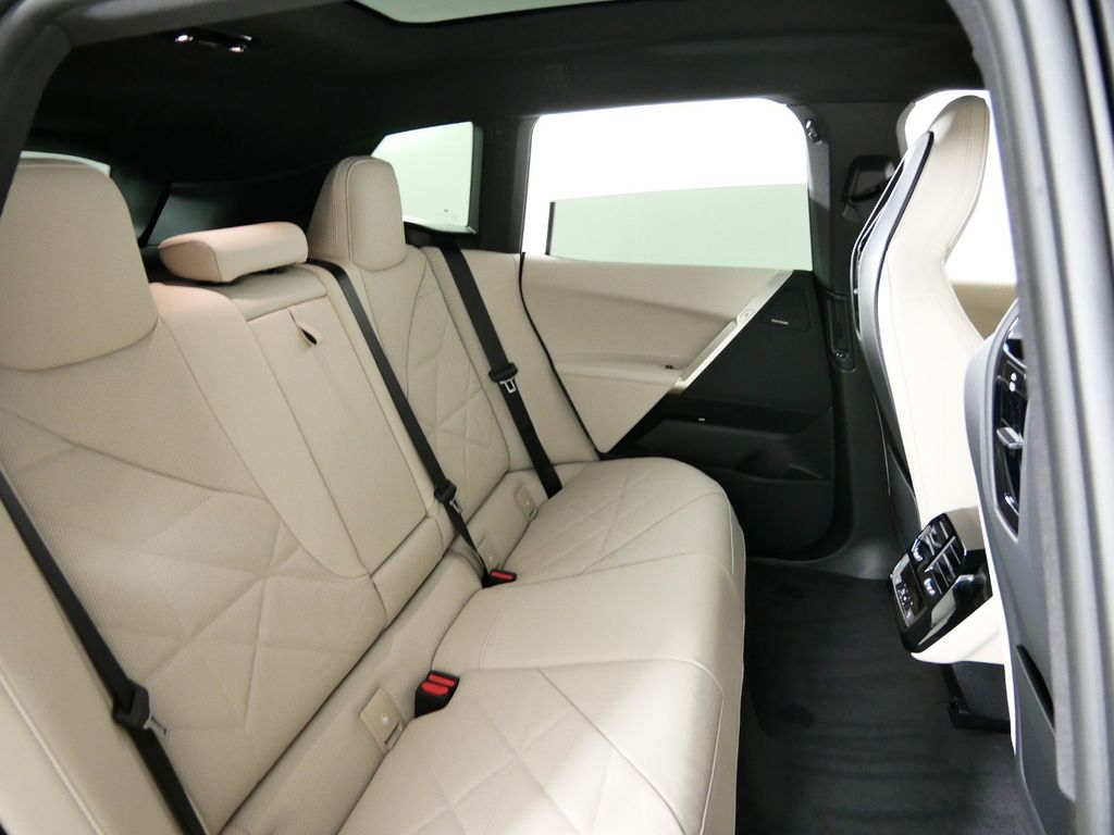 2025 BMW iX xDrive50 25