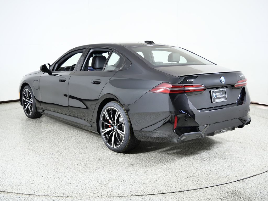 Thumbnail: 2026 BMW 5 Series - 14