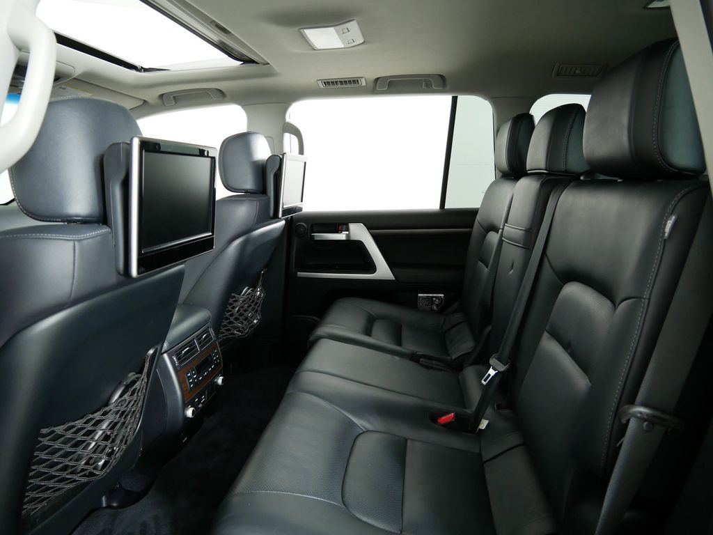Thumbnail: 2016 Toyota Land Cruiser - 26