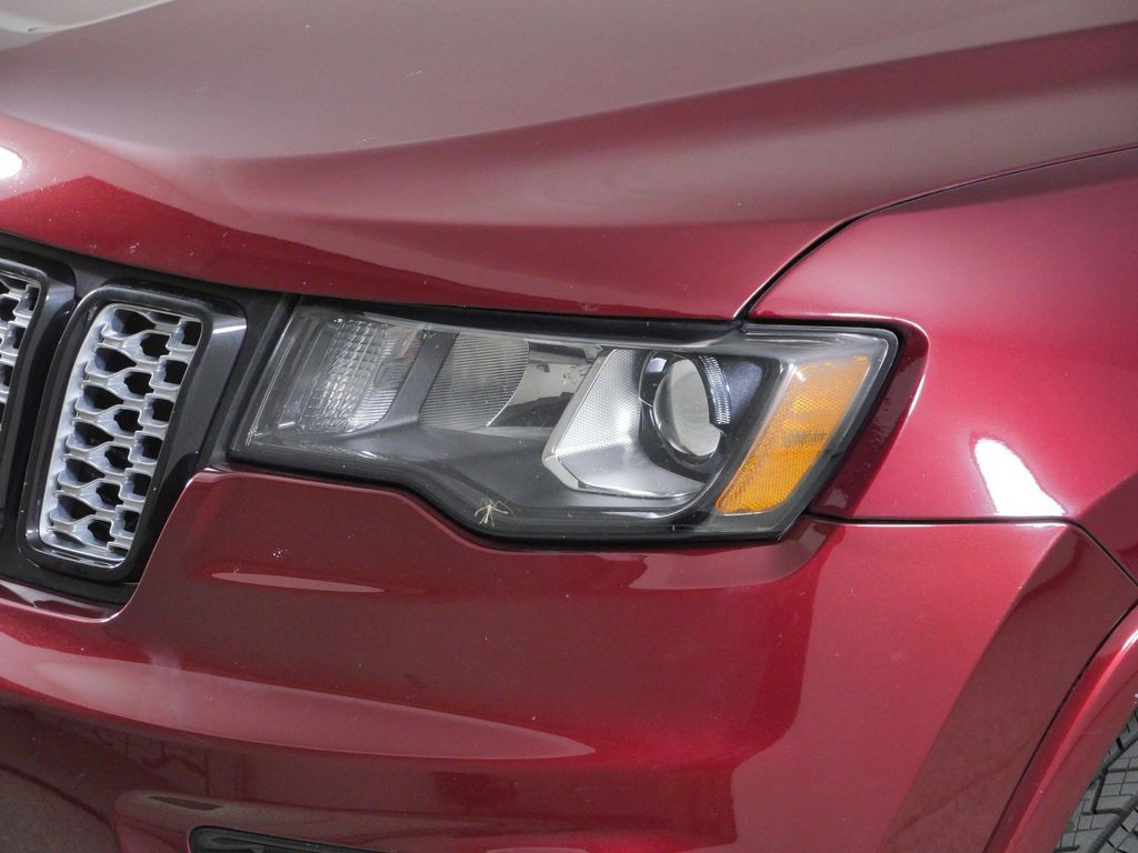 Thumbnail: 2017 Jeep Grand Cherokee - 4