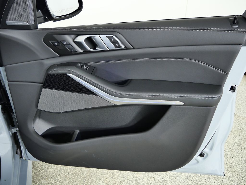 Thumbnail: 2025 BMW X5 - 23