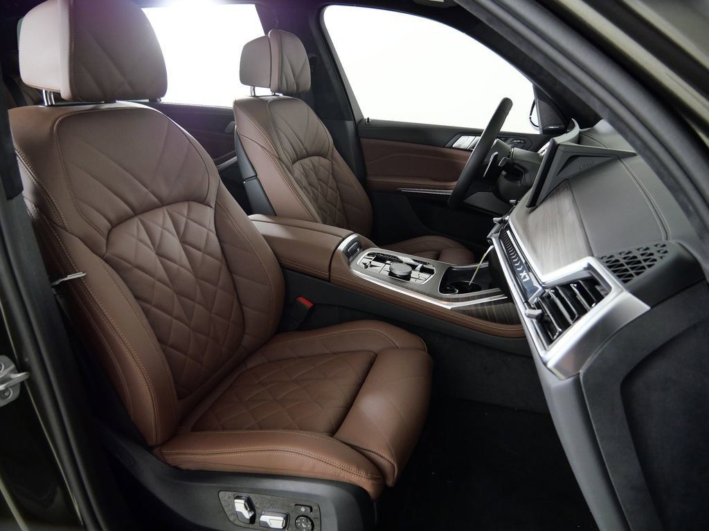 Thumbnail: 2026 BMW X7 - 23