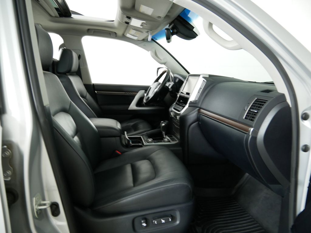 Thumbnail: 2016 Toyota Land Cruiser - 20