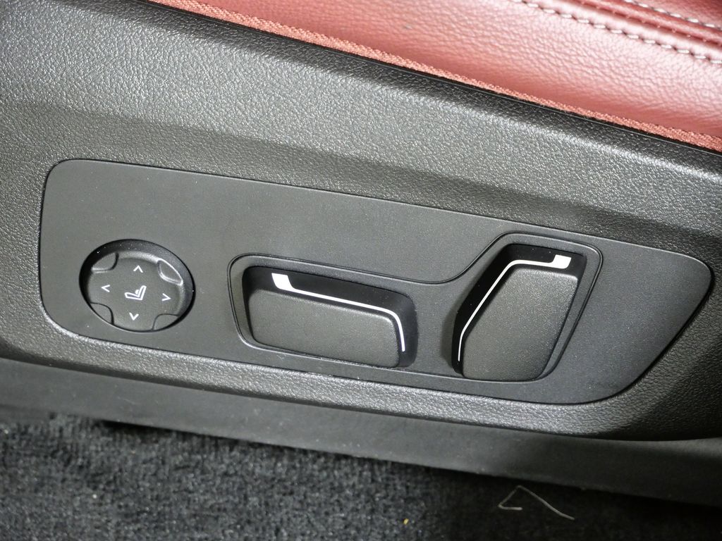 Thumbnail: 2025 BMW X4 - 43