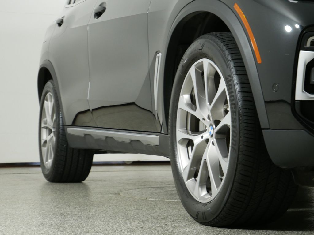Thumbnail: 2021 BMW X5 - 6