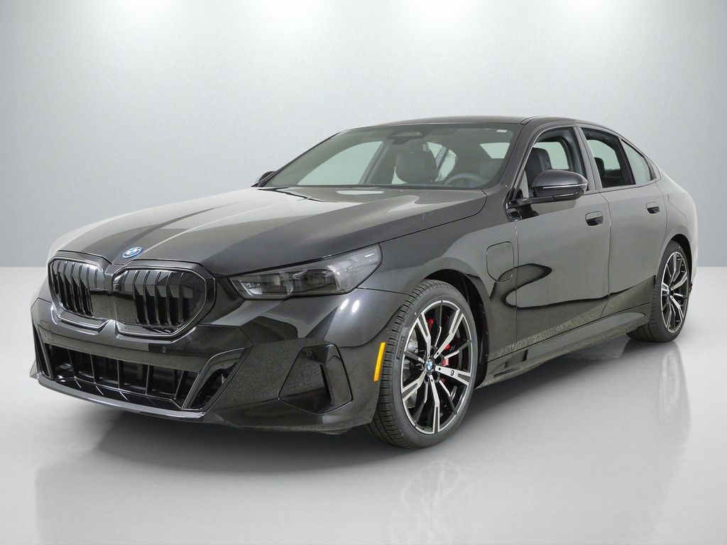 Thumbnail: 2027 BMW 5 Series - 1