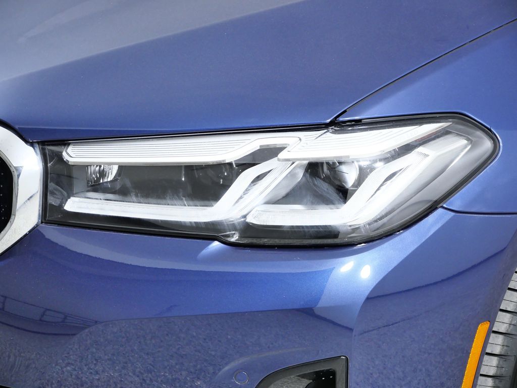 Thumbnail: 2023 BMW 5 Series - 4