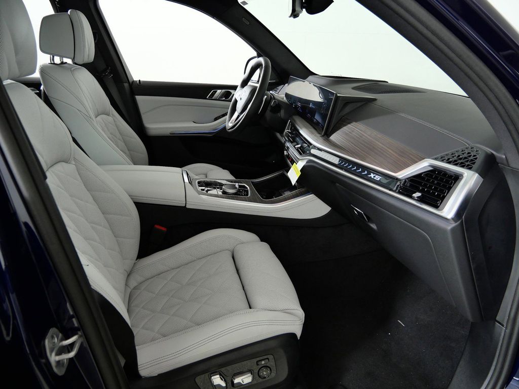 Thumbnail: 2026 BMW X5 - 20