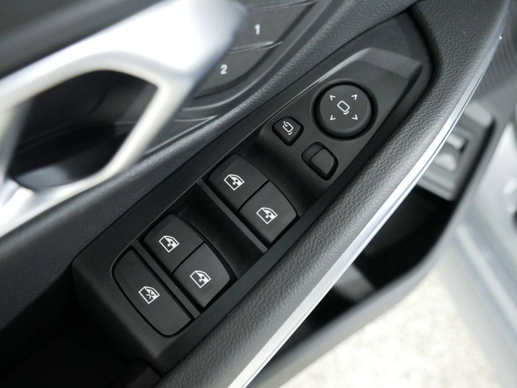 Thumbnail: 2025 BMW 3 Series - 34