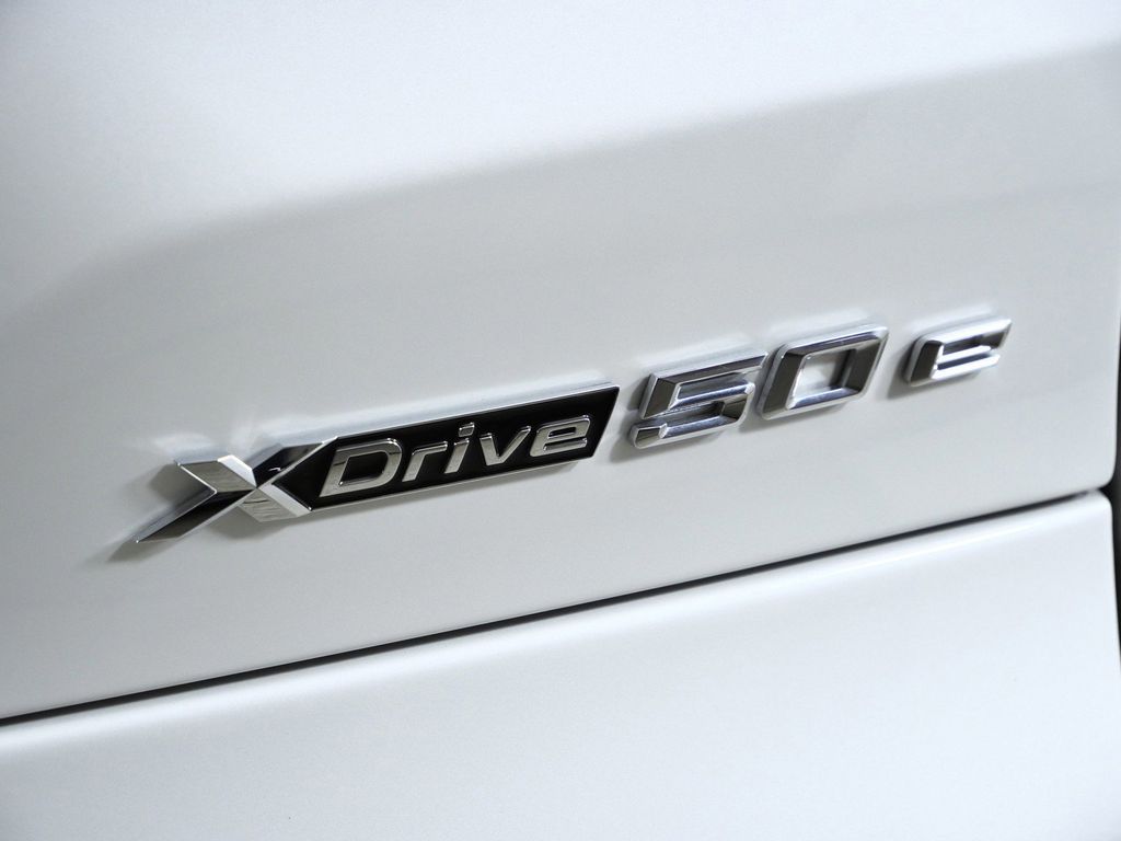 Thumbnail: 2026 BMW X5 - 12