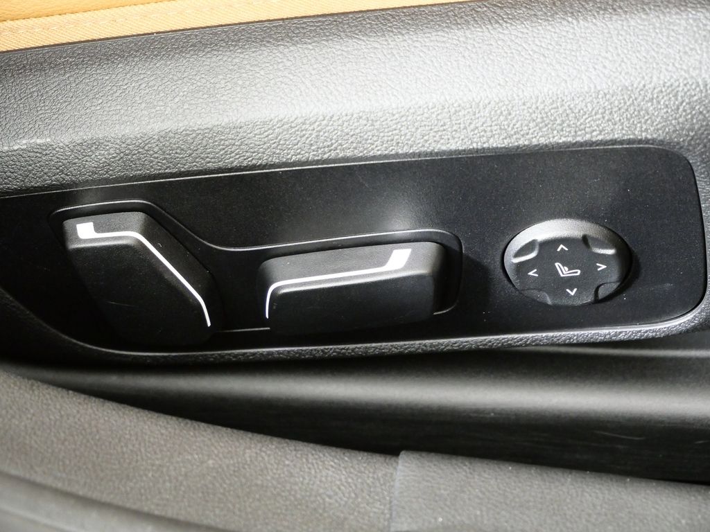 Thumbnail: 2025 BMW i4 - 27