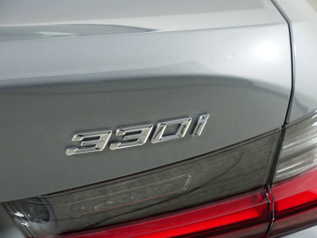 Thumbnail: 2025 BMW 3 Series - 13