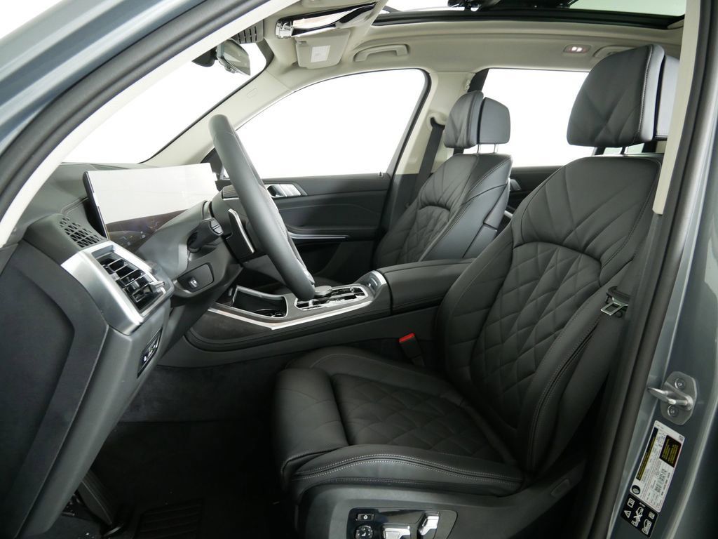 Thumbnail: 2026 BMW X7 - 35