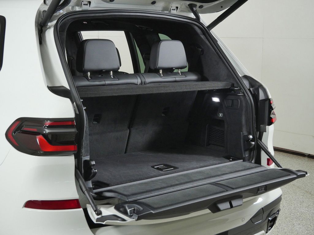 Thumbnail: 2026 BMW X7 - 30