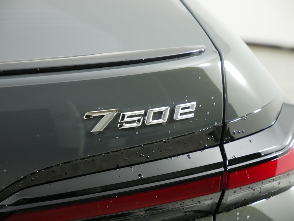 Thumbnail: 2025 BMW 7 Series - 11