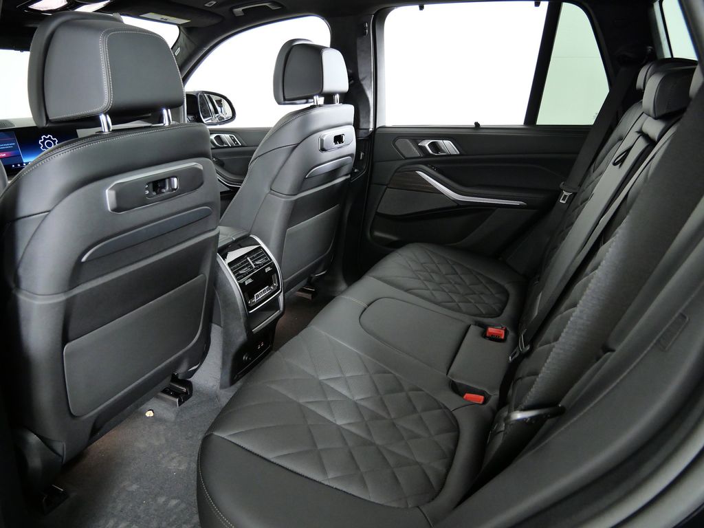 Thumbnail: 2026 BMW X5 - 32