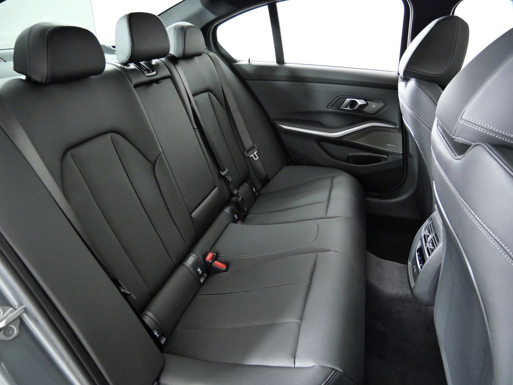 Thumbnail: 2026 BMW 3 Series - 26