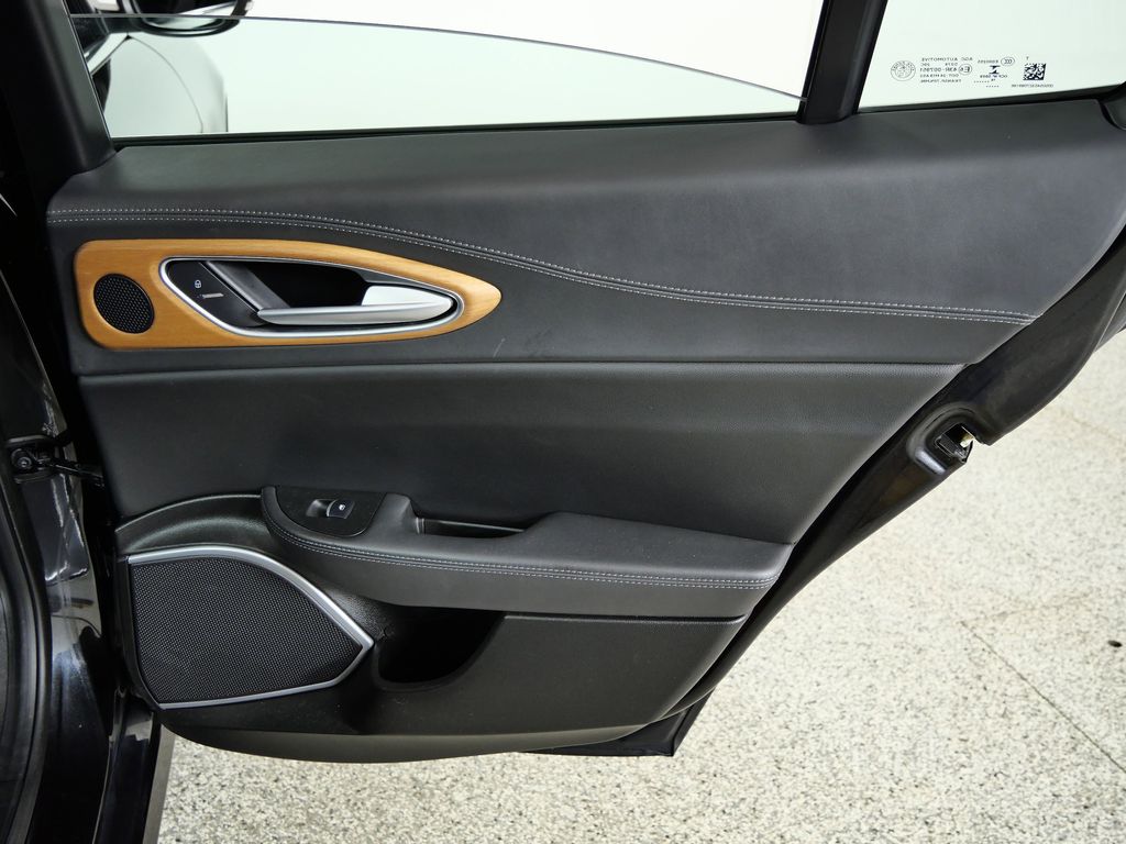 Thumbnail: 2017 Alfa Romeo Giulia - 25