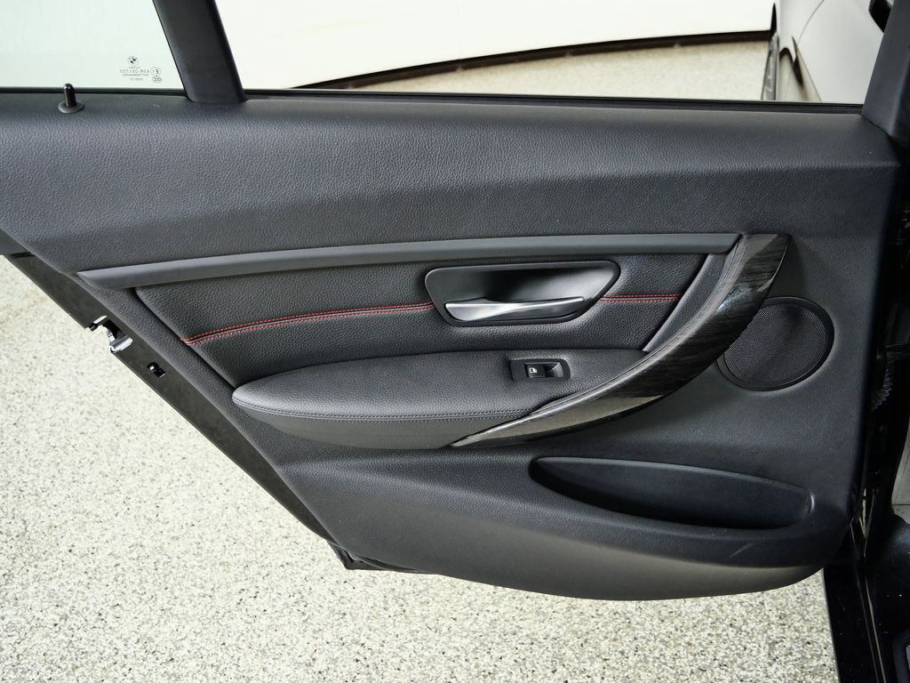 Thumbnail: 2013 BMW 3 Series - 29