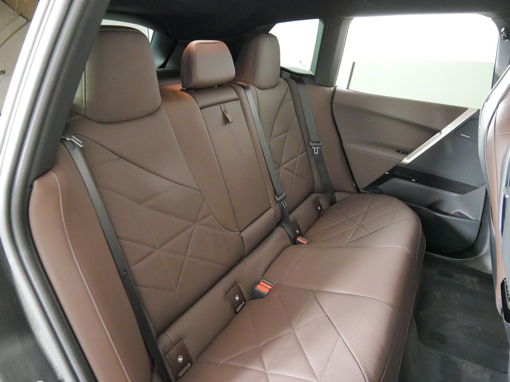 Thumbnail: 2023 BMW iX - 31