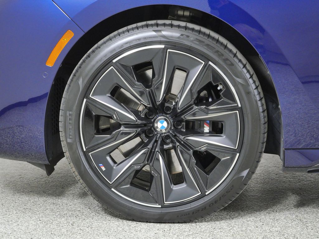 Thumbnail: 2023 BMW 7 Series - 20