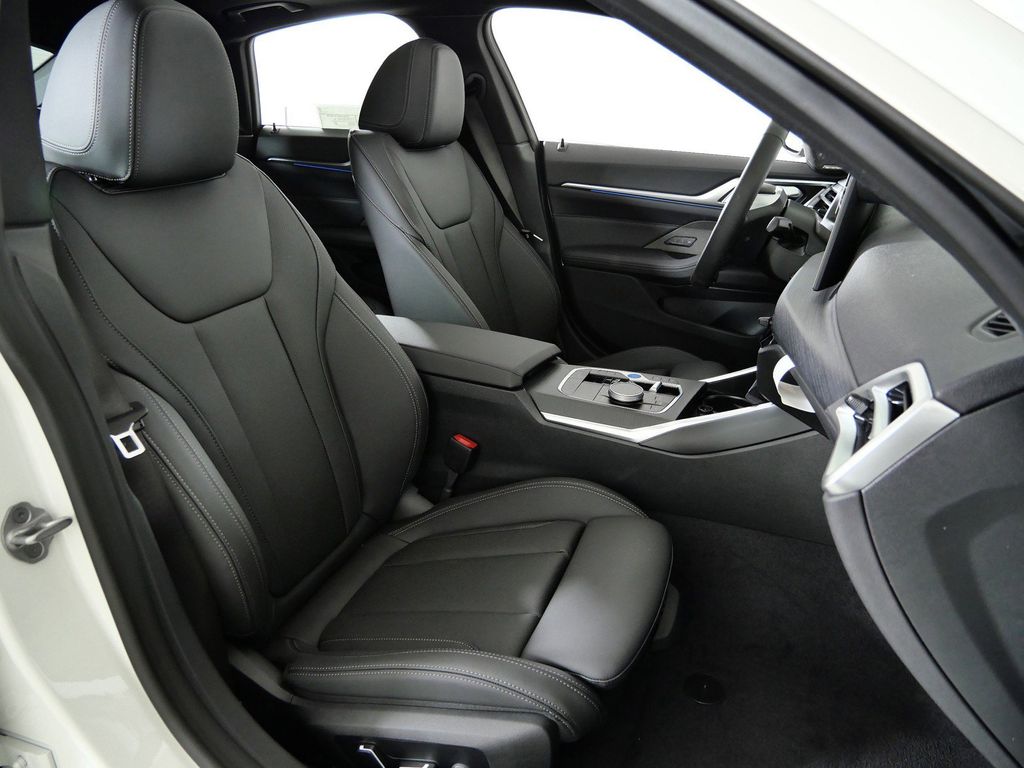 Thumbnail: 2026 BMW i4 - 21