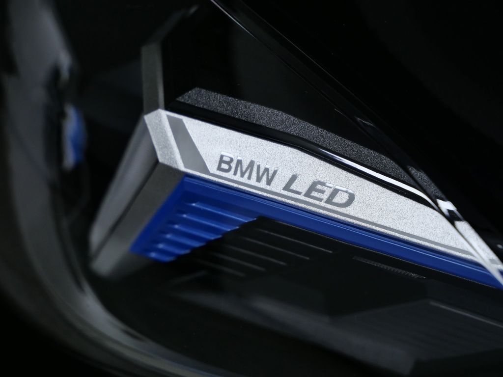 Thumbnail: 2025 BMW i4 - 5