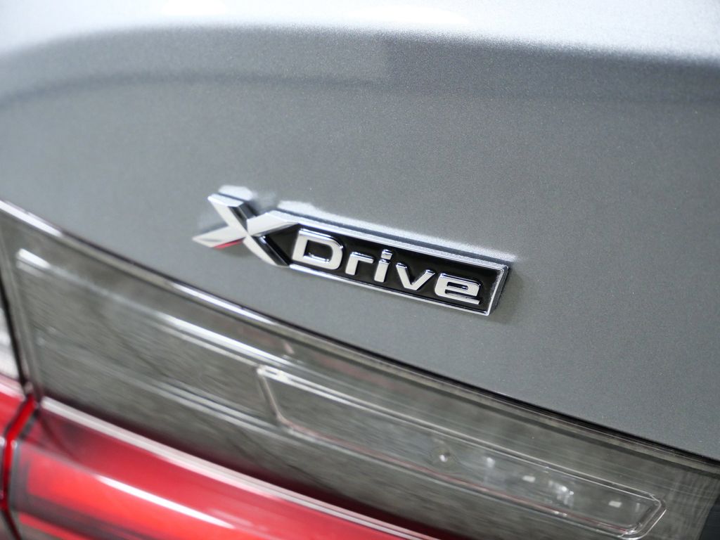 Thumbnail: 2025 BMW 3 Series - 16