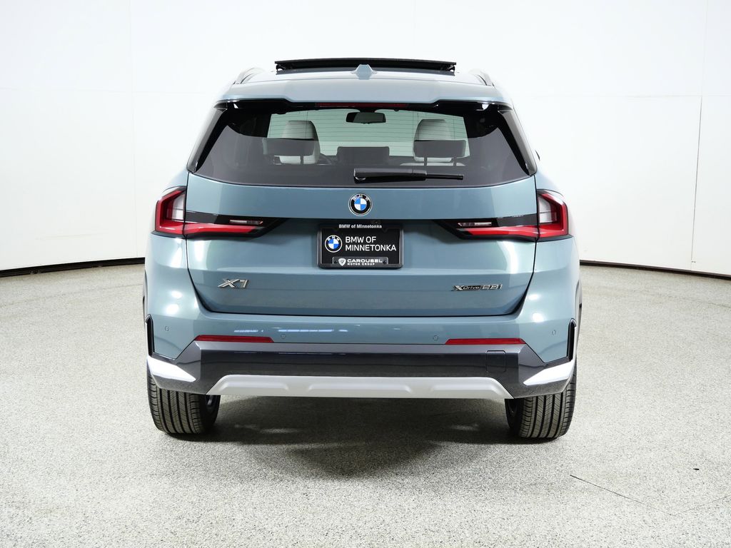 Thumbnail: 2026 BMW X1 - 10