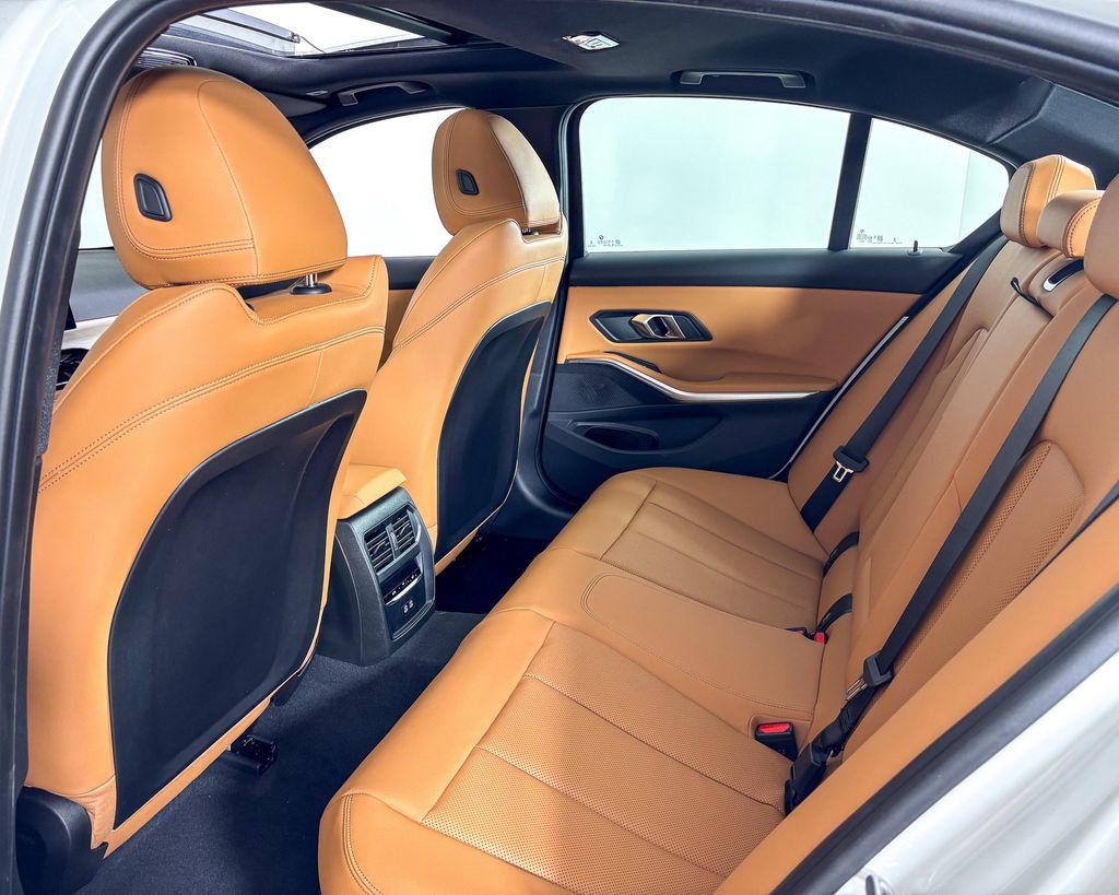 Thumbnail: 2025 BMW 3 Series - 30