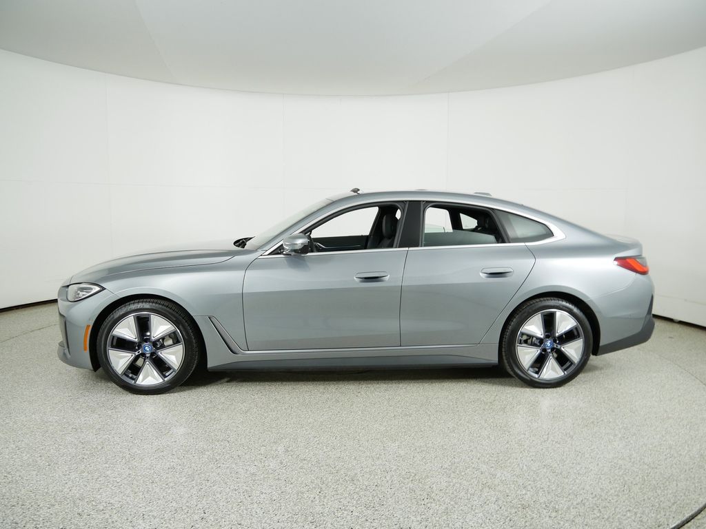 Thumbnail: 2023 BMW i4 - 17