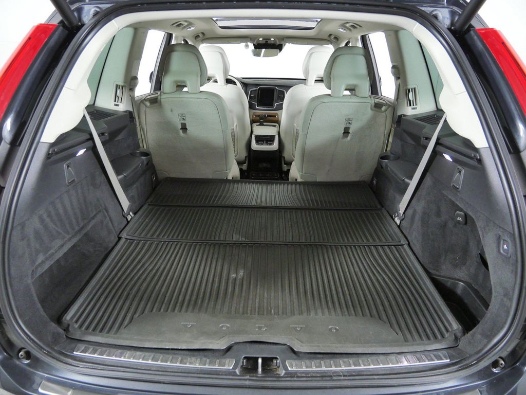 Thumbnail: 2022 Volvo XC90 - 26