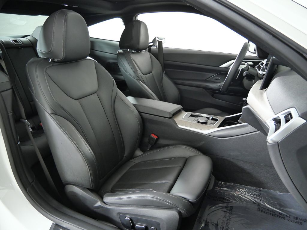 Thumbnail: 2025 BMW 4 Series - 26