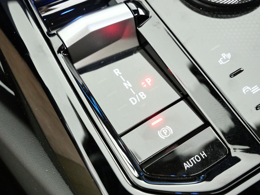 Thumbnail: 2026 BMW i5 - 46