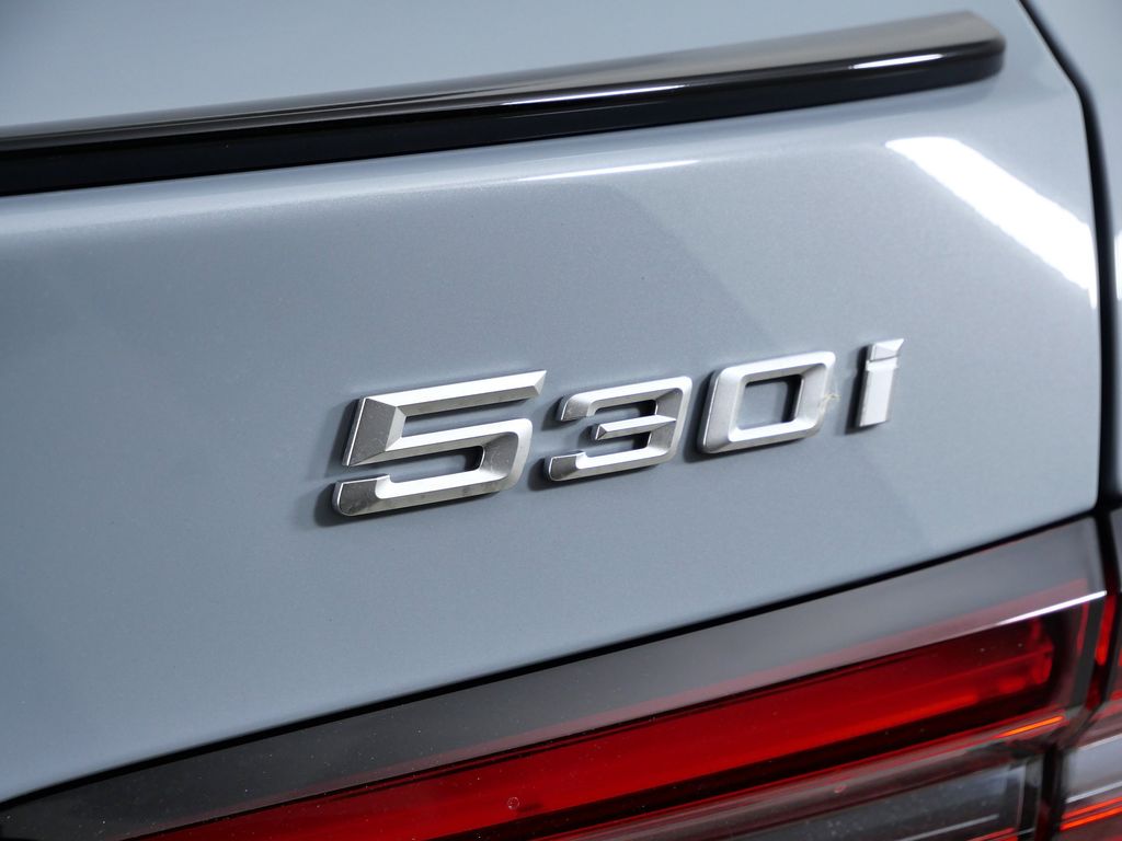 Thumbnail: 2026 BMW 5 Series - 12