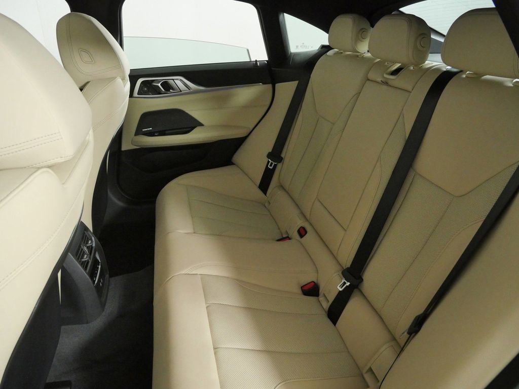 Thumbnail: 2026 BMW i4 - 30