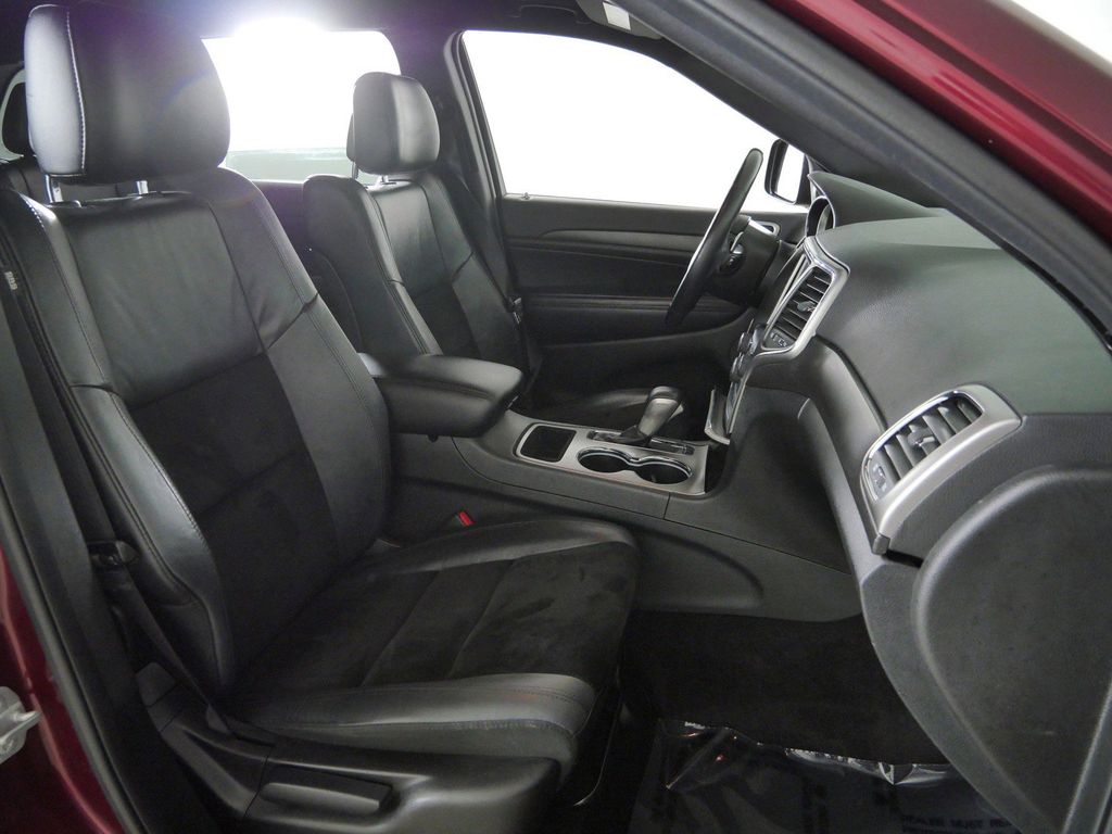 Thumbnail: 2017 Jeep Grand Cherokee - 19