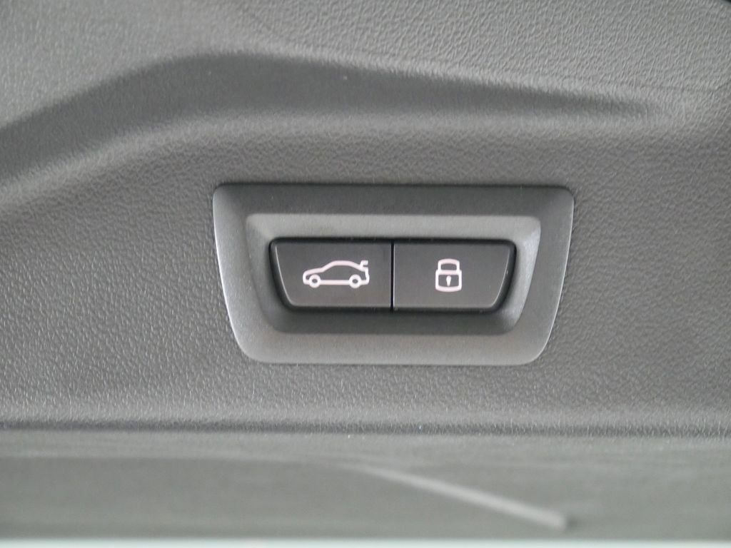 Thumbnail: 2026 BMW X7 - 30