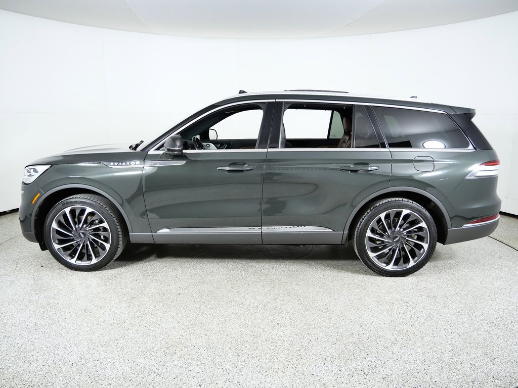 Thumbnail: 2023 Lincoln Aviator - 16