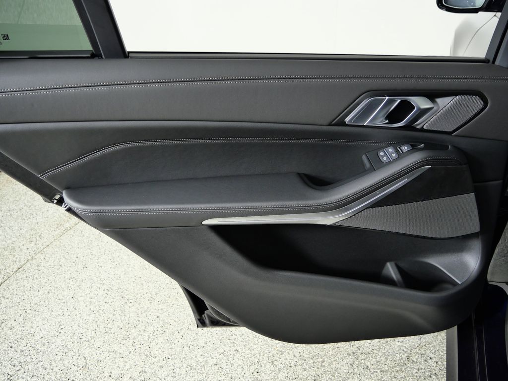 Thumbnail: 2026 BMW X7 - 31