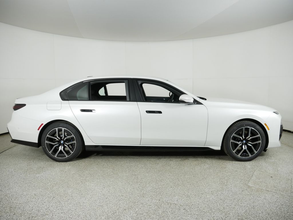Thumbnail: 2025 BMW 7 Series - 7
