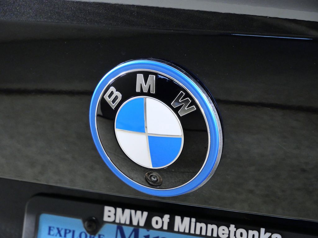 Thumbnail: 2025 BMW i4 - 14