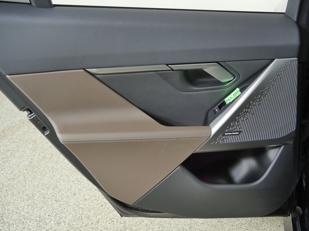 Thumbnail: 2026 BMW i5 - 33