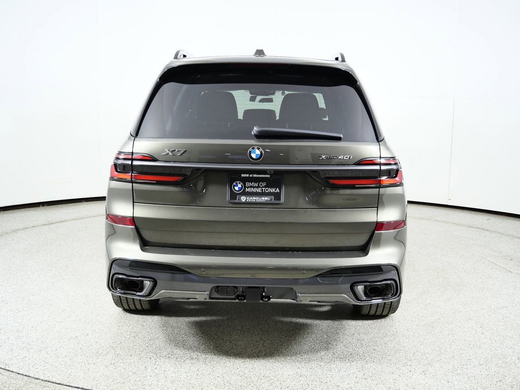 Thumbnail: 2026 BMW X7 - 12