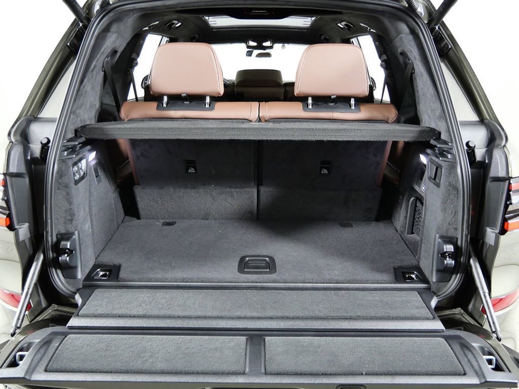 Thumbnail: 2026 BMW X7 - 32